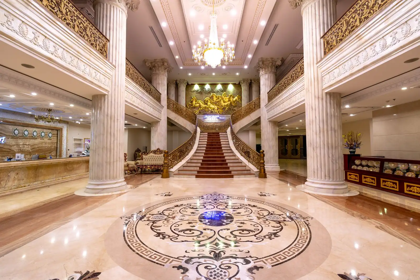 VelquorianroyalLodge interior